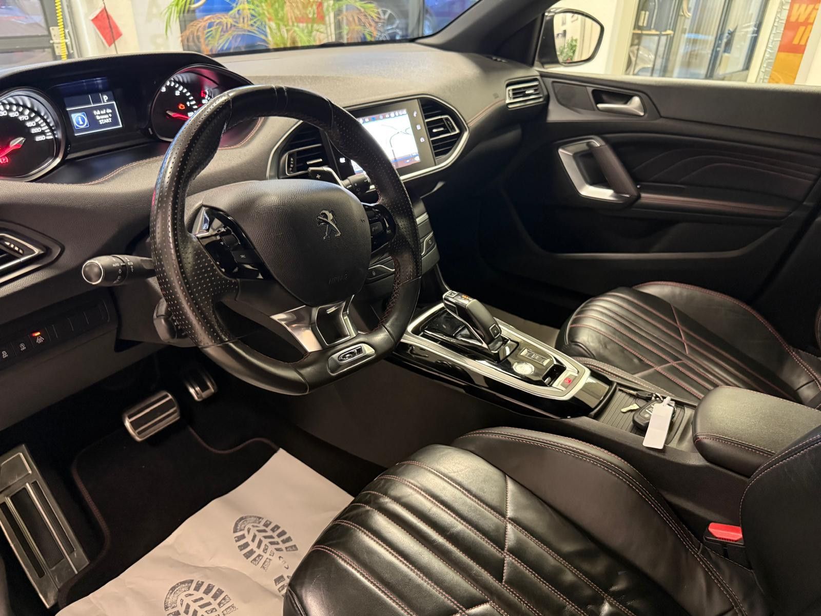 Fahrzeugabbildung Peugeot 308 GT /AHK /NAVI/KAMERA/LEDER/SCHECKHEFT