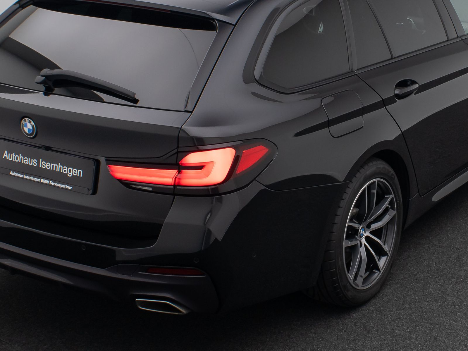 Fahrzeugabbildung BMW 520d xD M Sport Panorama Kamera DAB H/K Alarm