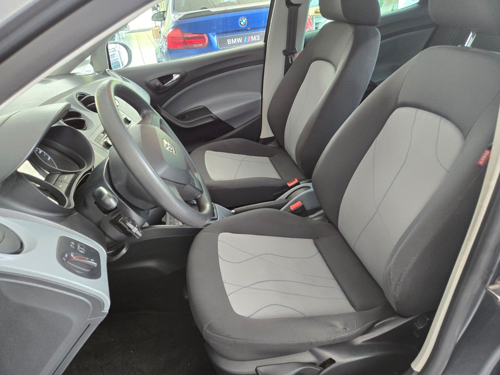 Fahrzeugabbildung SEAT Ibiza Lim. Reference Salsa