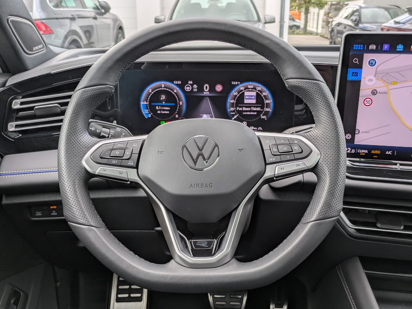 Fahrzeugabbildung Volkswagen Tiguan 2.0 TDI 4M R-Line PANO*H&K*AHK*MATRIX*20"