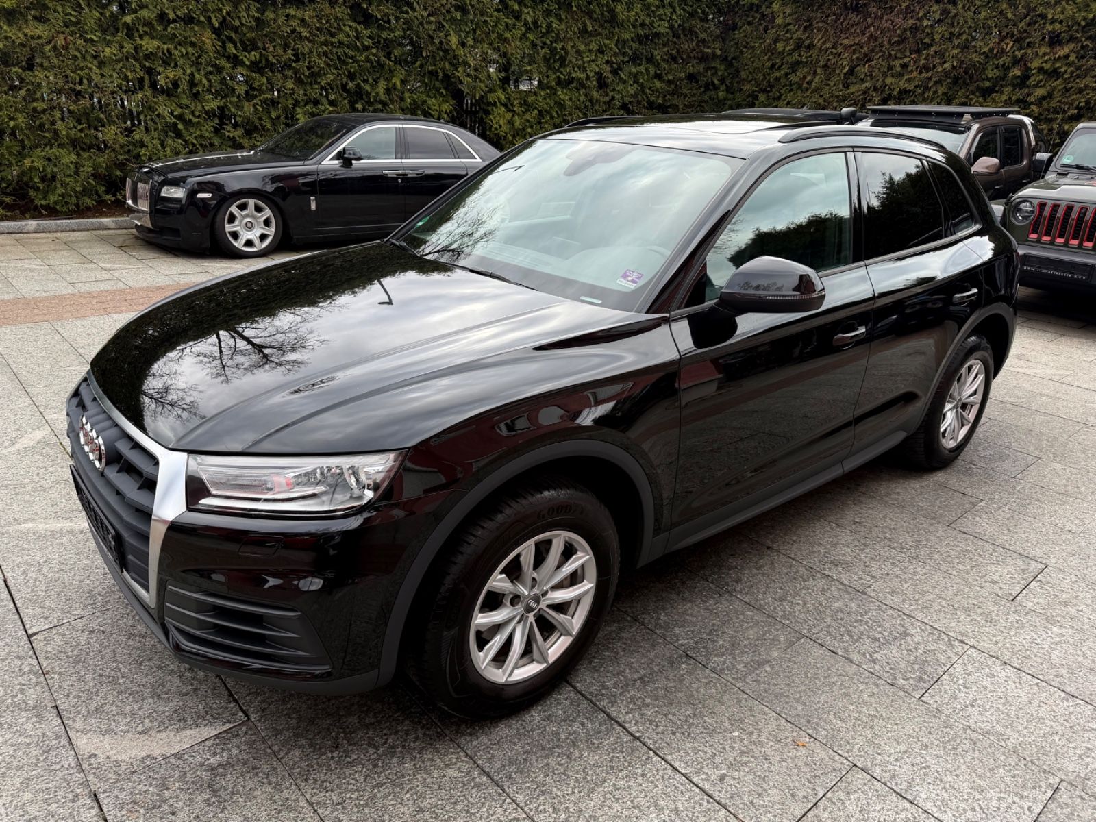 AUDI Q5 40 TDI quattro sport *Leder*Panorama*AHK*