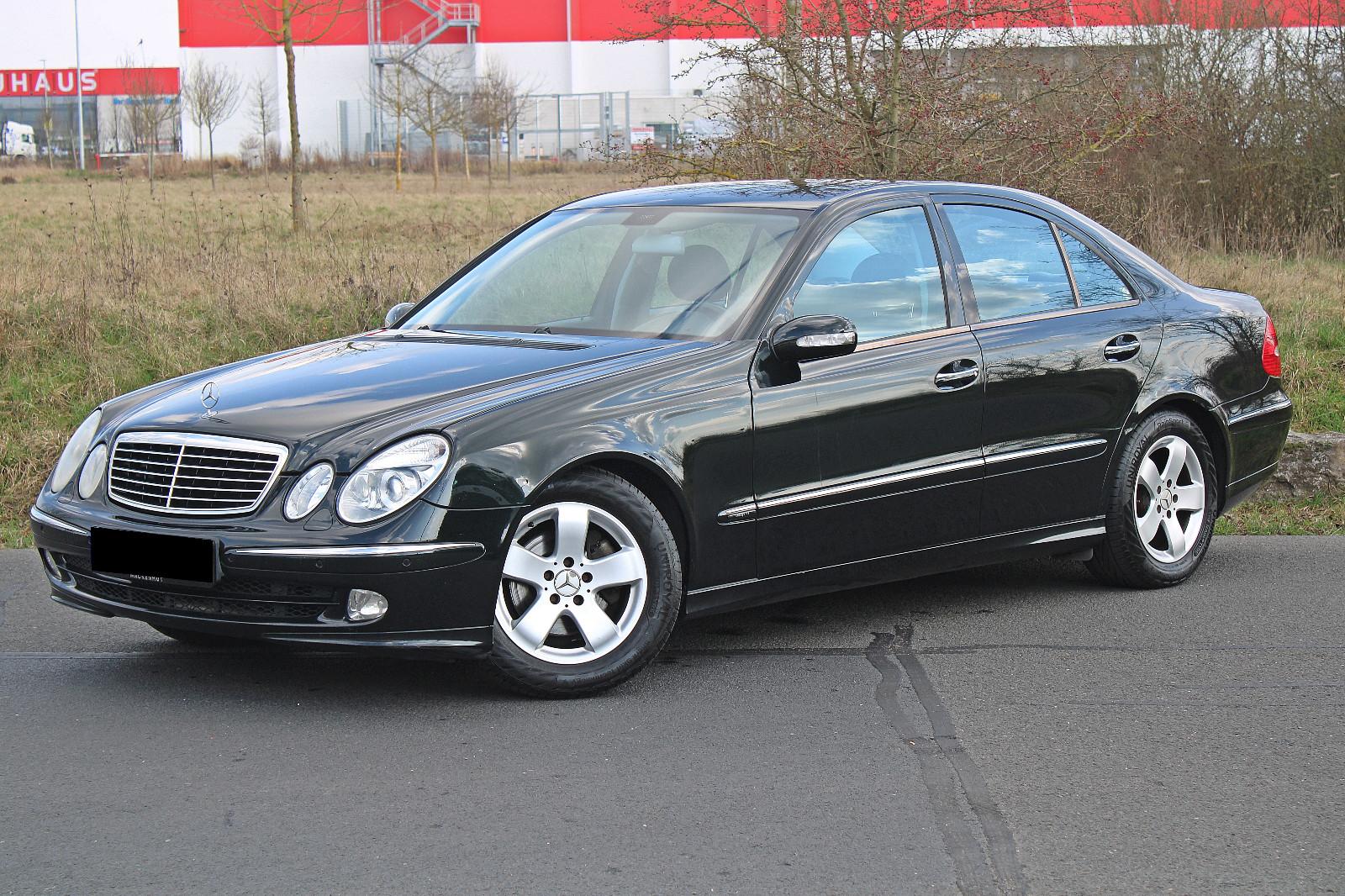 Mercedes-Benz E 240 Lim Aut. *Avantgarde/Leder/Bi-Xenon/Navi*