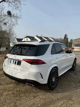 Mercedes-Benz GLE 300 d 4MATIC - - weiße Mercedes-Benz GLE 300