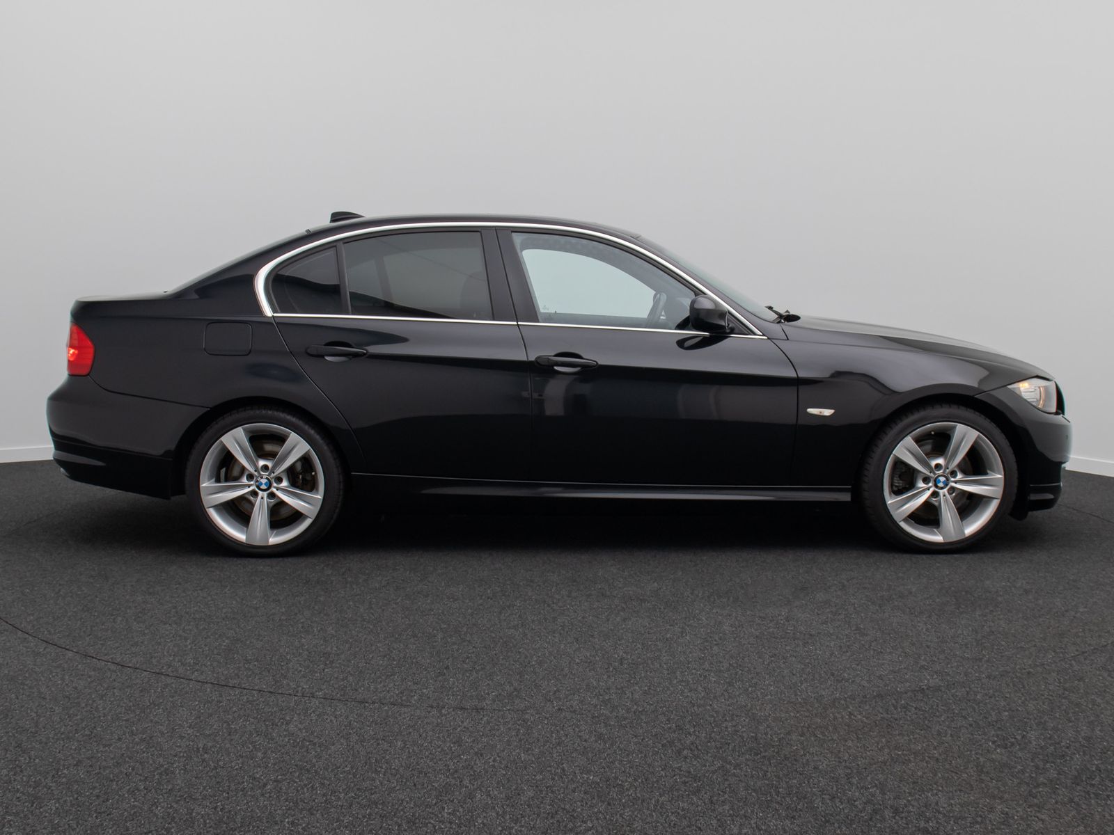 Fahrzeugabbildung BMW 325d GeschwindigReg Xenon PDC Alarm HiFi Leder