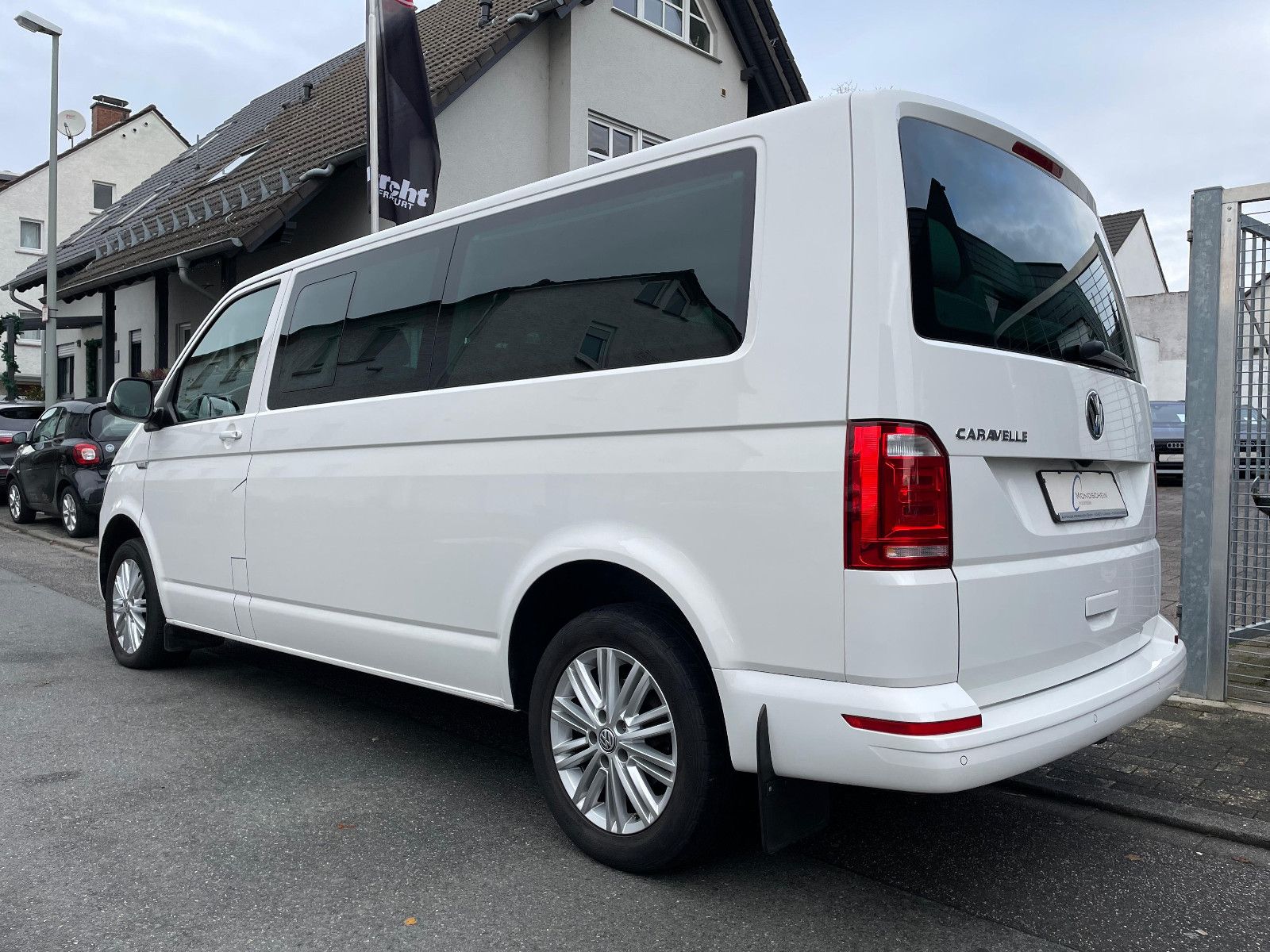 Fahrzeugabbildung Volkswagen T6 Caravelle Comfortline lang 9Sitze Automatik