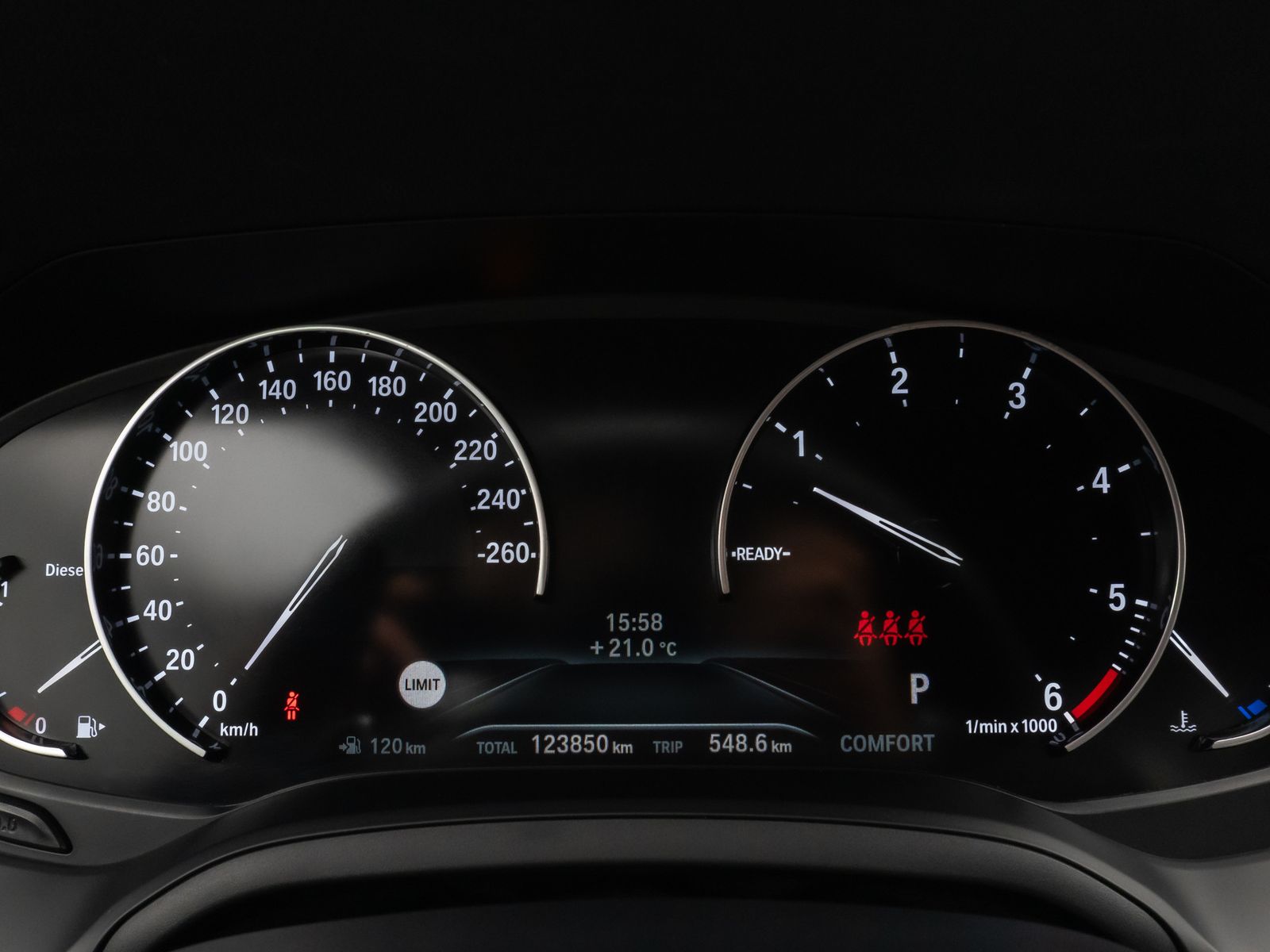 Fahrzeugabbildung BMW 330d M Sport HiFi Lenkradheiz AHK Komfort 18Zoll