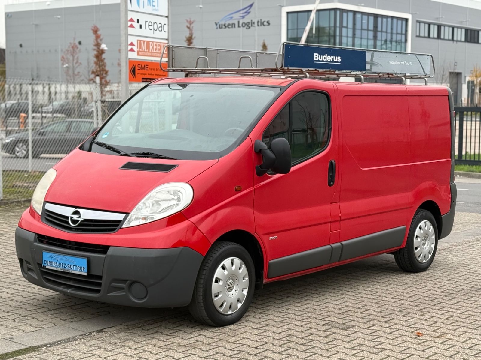 Opel Vivaro - 1