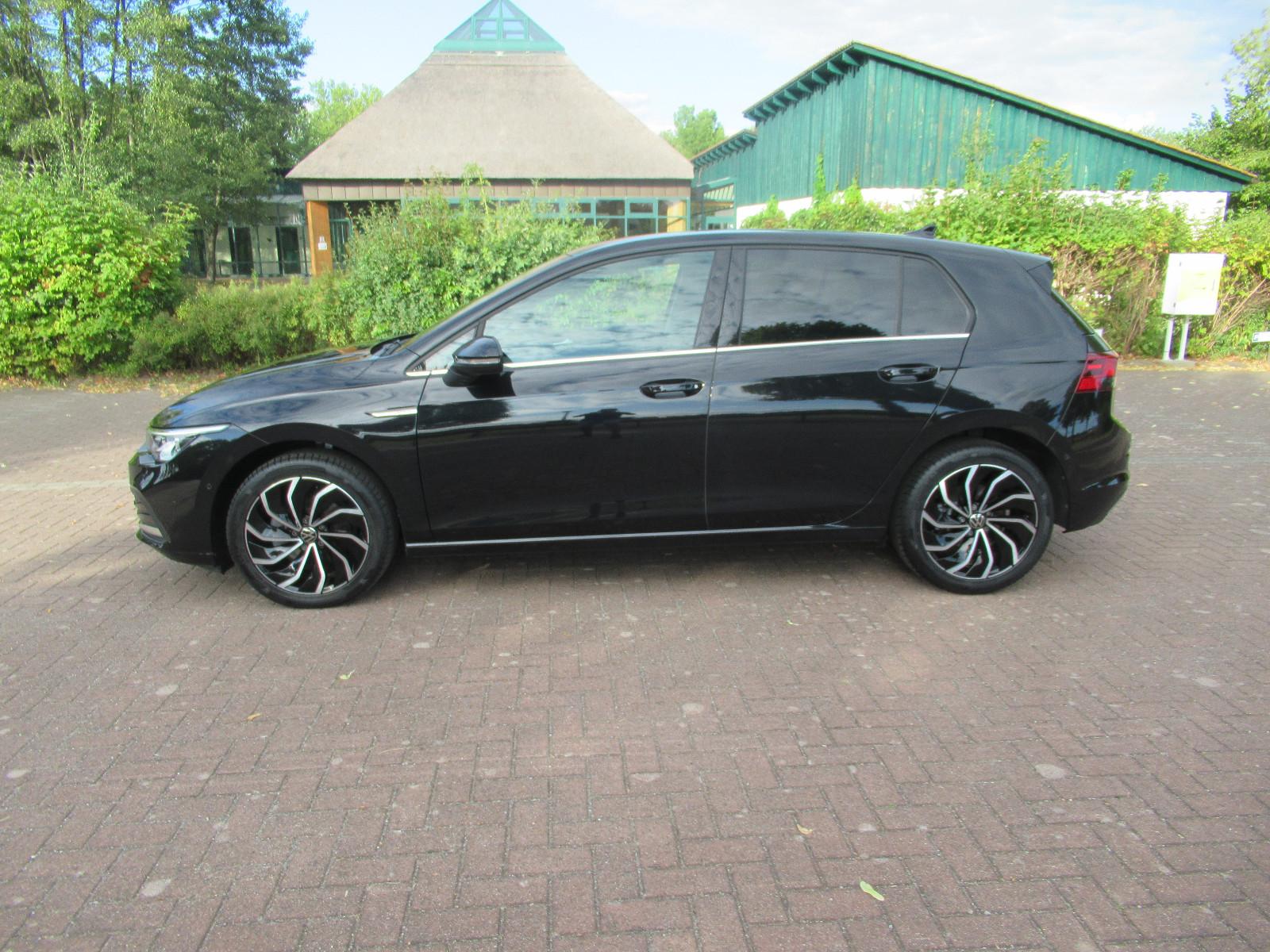 Volkswagen Golf VIII Lim. Style 1,5eTSI DSG Kamera PDC NAVI