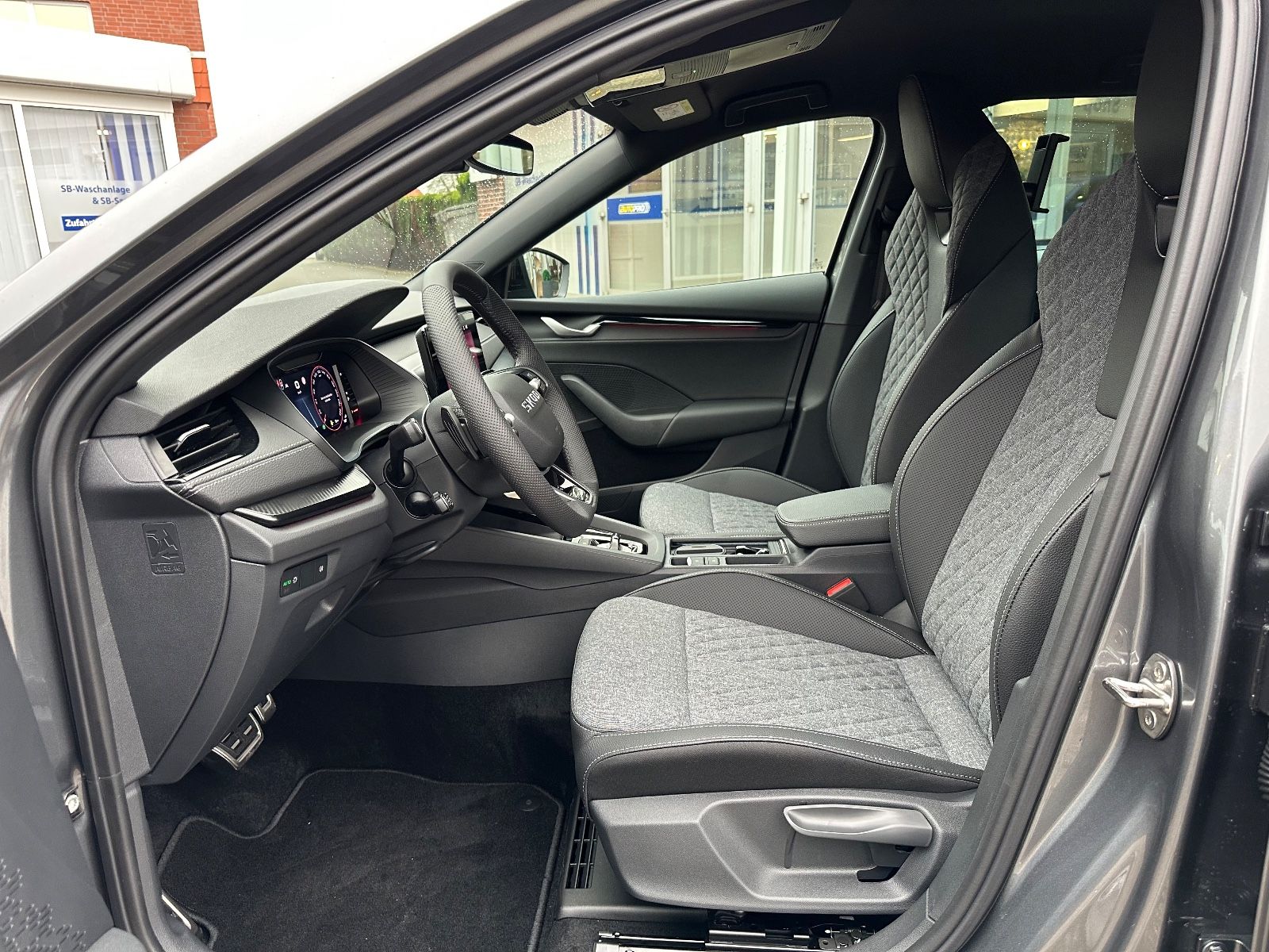 Fahrzeugabbildung SKODA Octavia Combi 1.5 TSI Sportline DSG Navi/ACC/APP