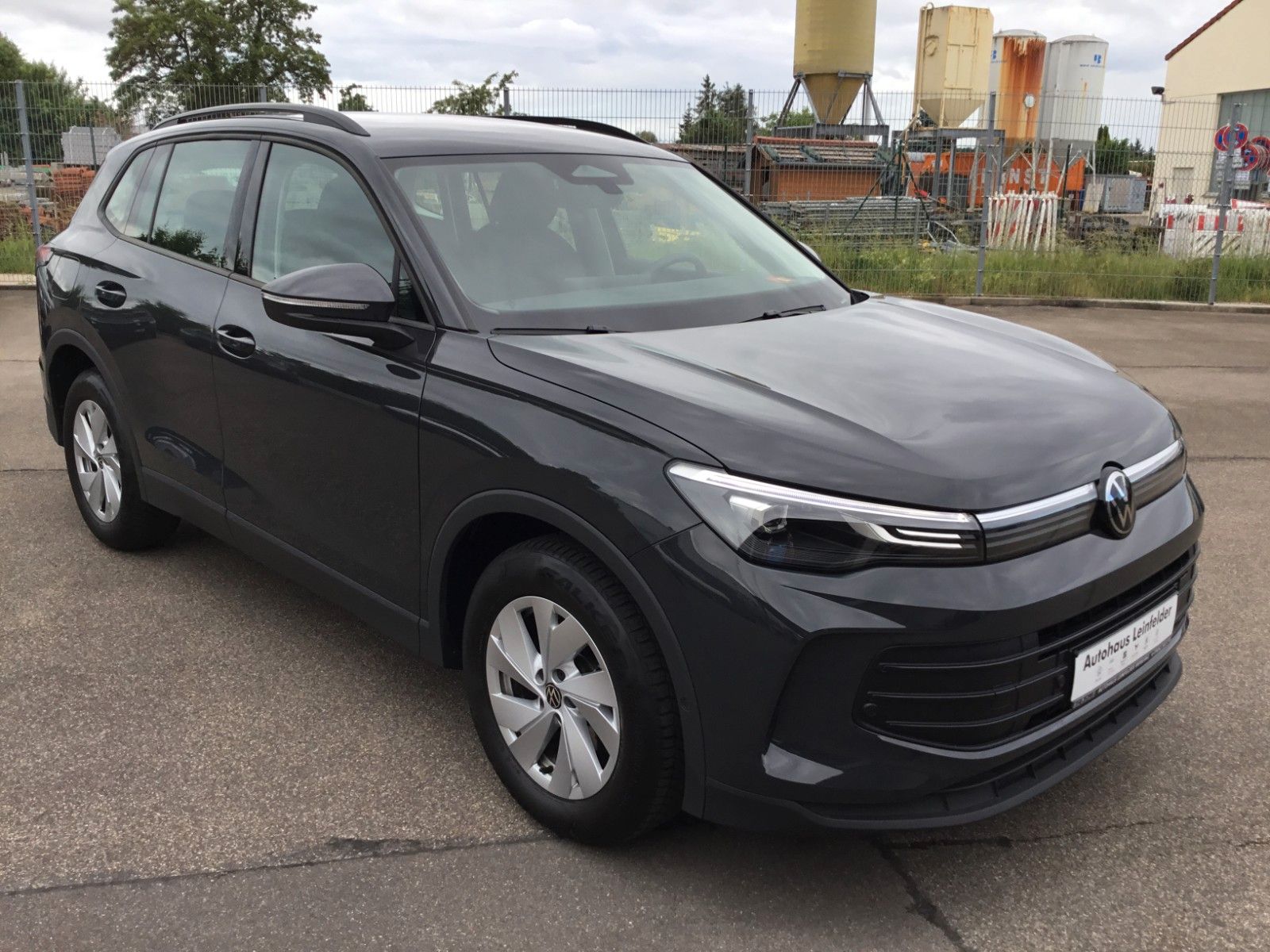 Fahrzeugabbildung Volkswagen Tiguan 1.5 eTSI DSG+AHK+LED+Kamera+Sitzheizung
