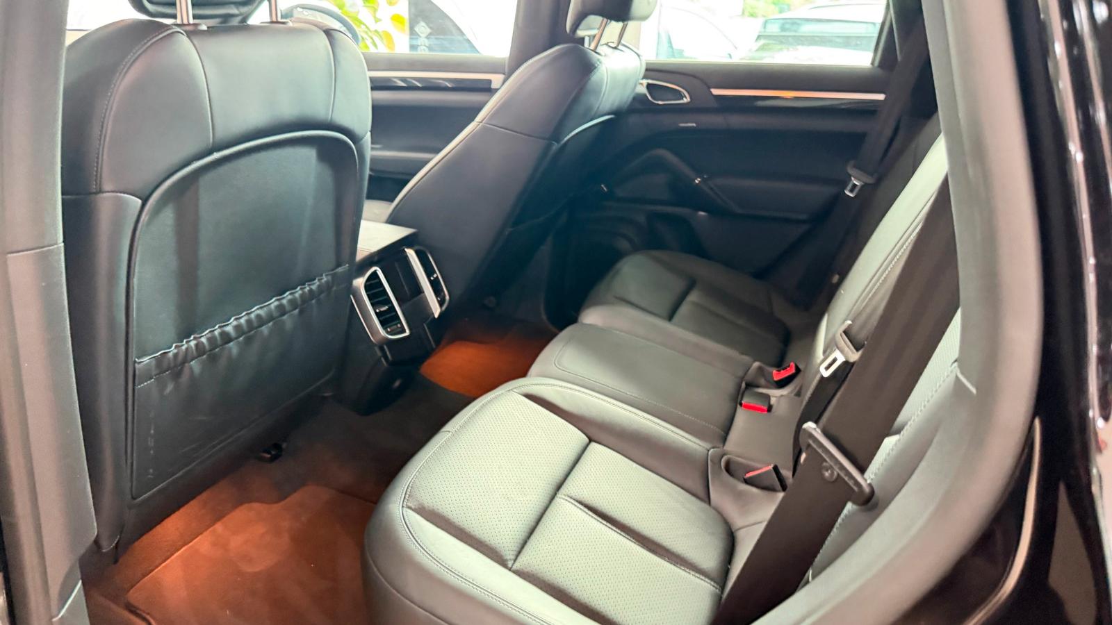 PORSCHE CAYENNE PLATINIUM EDITION 3.0 V6 245ch 4X4 BVA Toit ouvrant Sièges chauffants cuir Historique présent - 1ERE MAIN