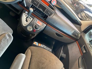 MYAUTOCENTER – Gebraucht- und Jahreswagen mit Werkstattservice in Pfaffenhofen Citroën C8 2.0 16V Tendance *2. Hand*Klima*7-Sitzer*PDC*