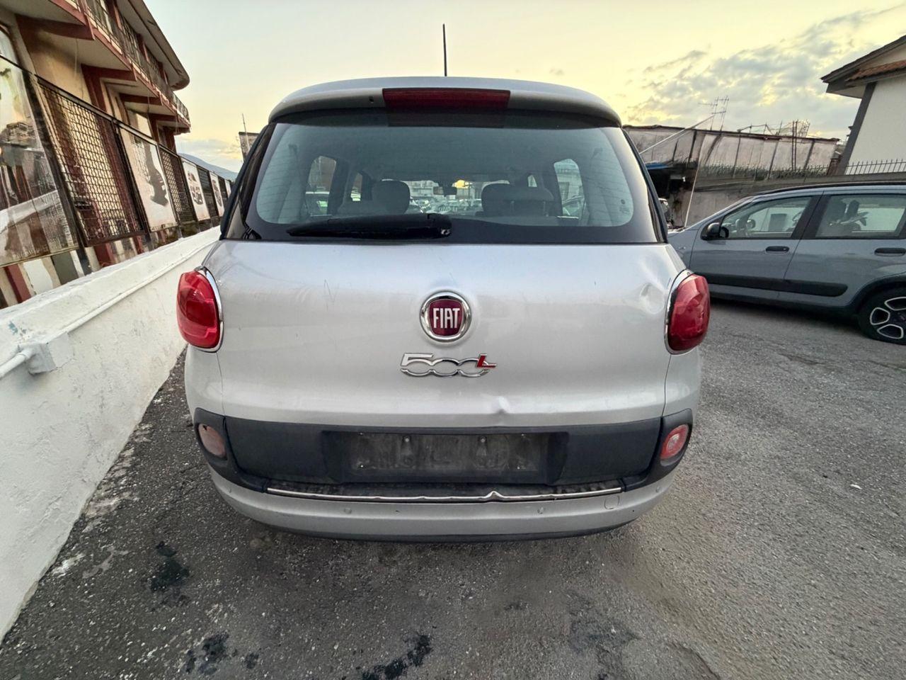 Fiat 500L 2015 — interior