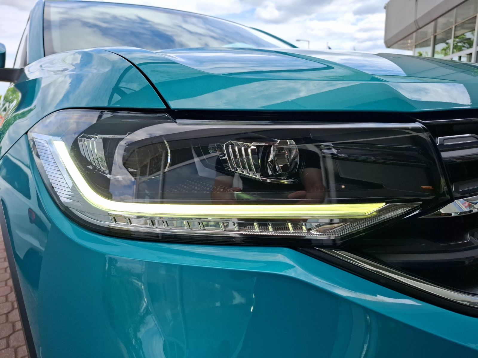 Fahrzeugabbildung Volkswagen T-Cross TSI Life DSG LED Navi Climatronic ACC PD