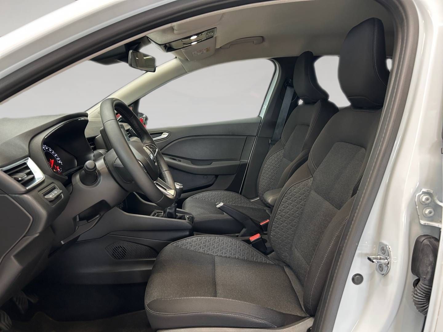 Fahrzeugabbildung Renault CLIO BUSINESS EDITION TCe 90 (MY21)