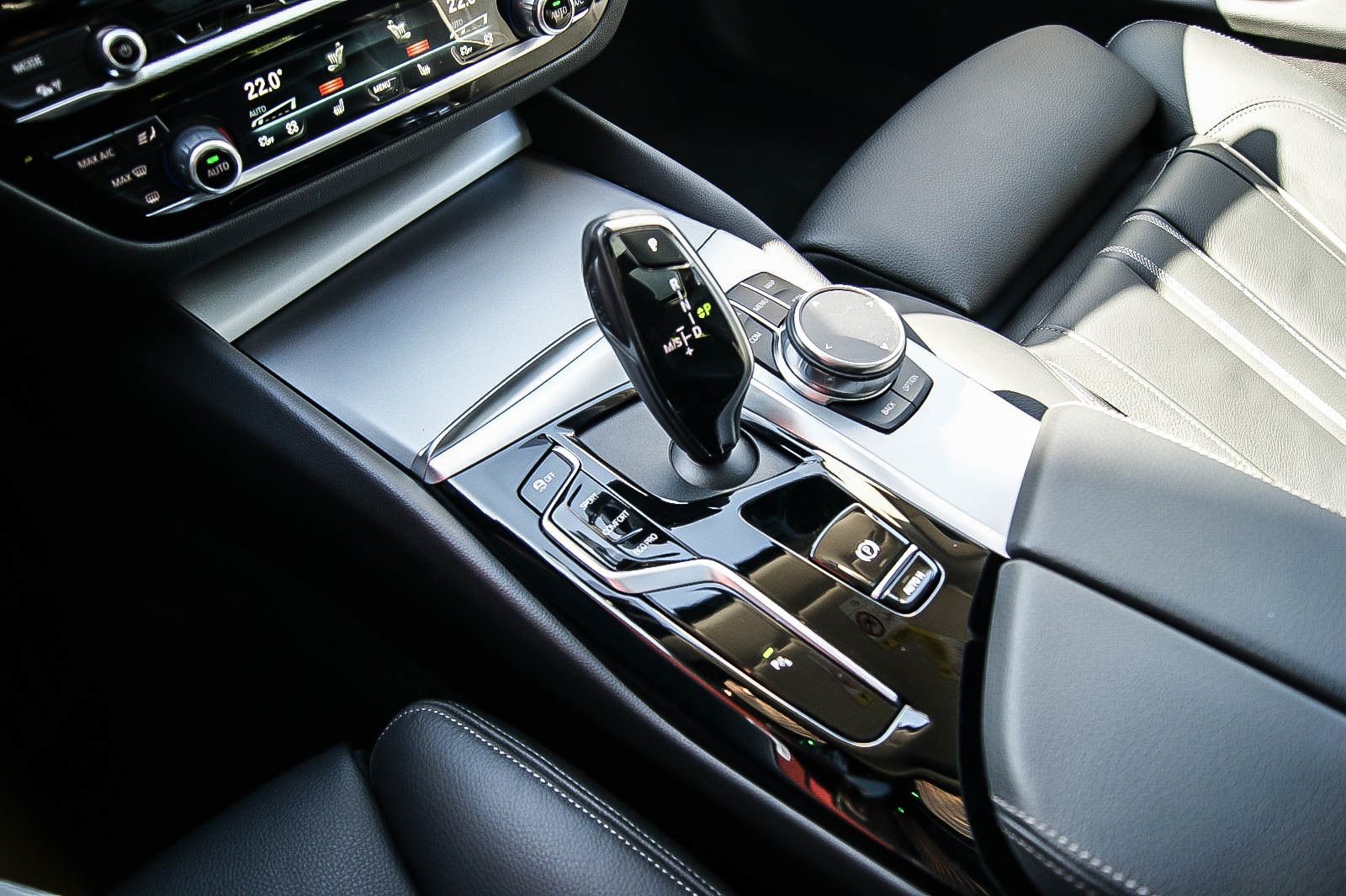 Fahrzeugabbildung BMW 520 d Touring LEDER HEADUP PANORAMA KEYLESS