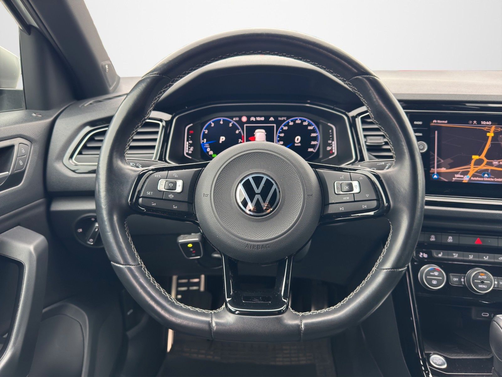 Fahrzeugabbildung Volkswagen T-ROC R 2.0 TSI KAM AHK AKRAPOVIC 19"