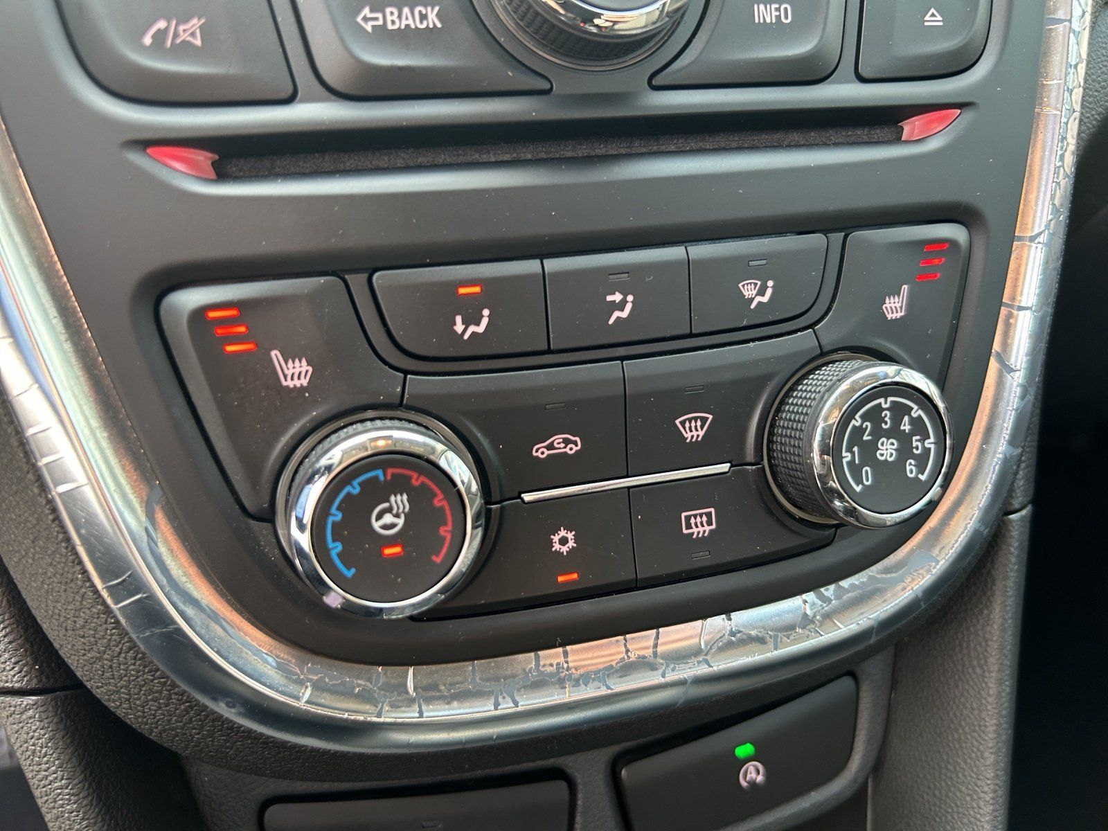 Fahrzeugabbildung Opel Mokka 1.6 Edition ecoFlex Sitzheizung/Garantie