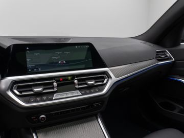 Fahrzeugabbildung BMW M340d xD 360°Panorama Laser HUD DAB Komfort 19"
