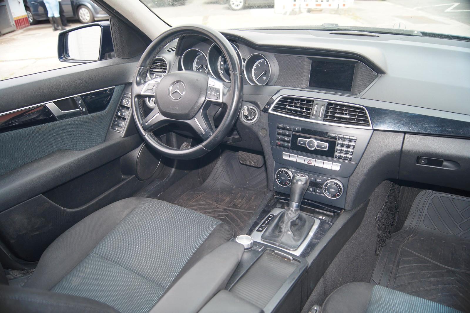 Mercedes-Benz C180 2014 — photo 22