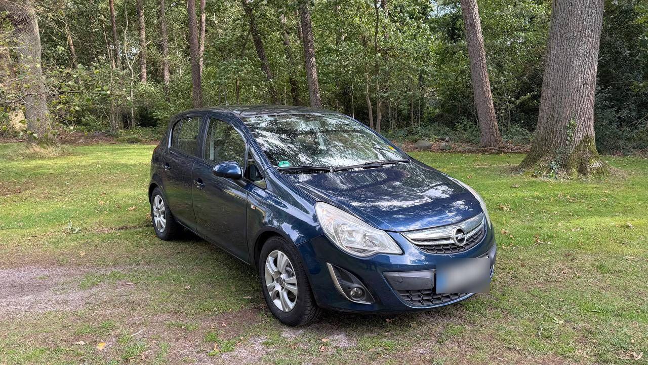 Opel Corsa 2013 — interior