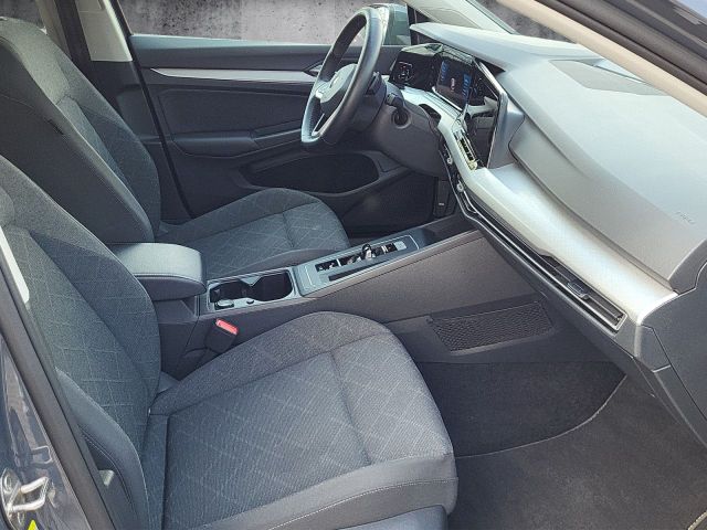 Golf VIII Variant 2.0TDI Aut. Kamera AHK Navi