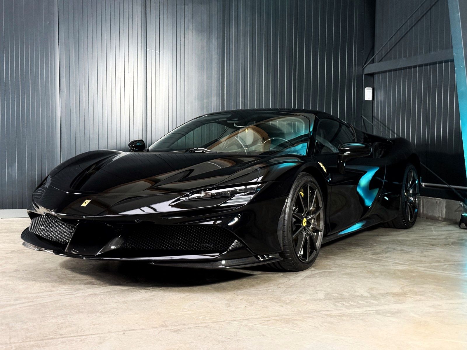 Fahrzeugabbildung Ferrari SF90 Spider + Vollcarbon + Lift + NeroDS1250