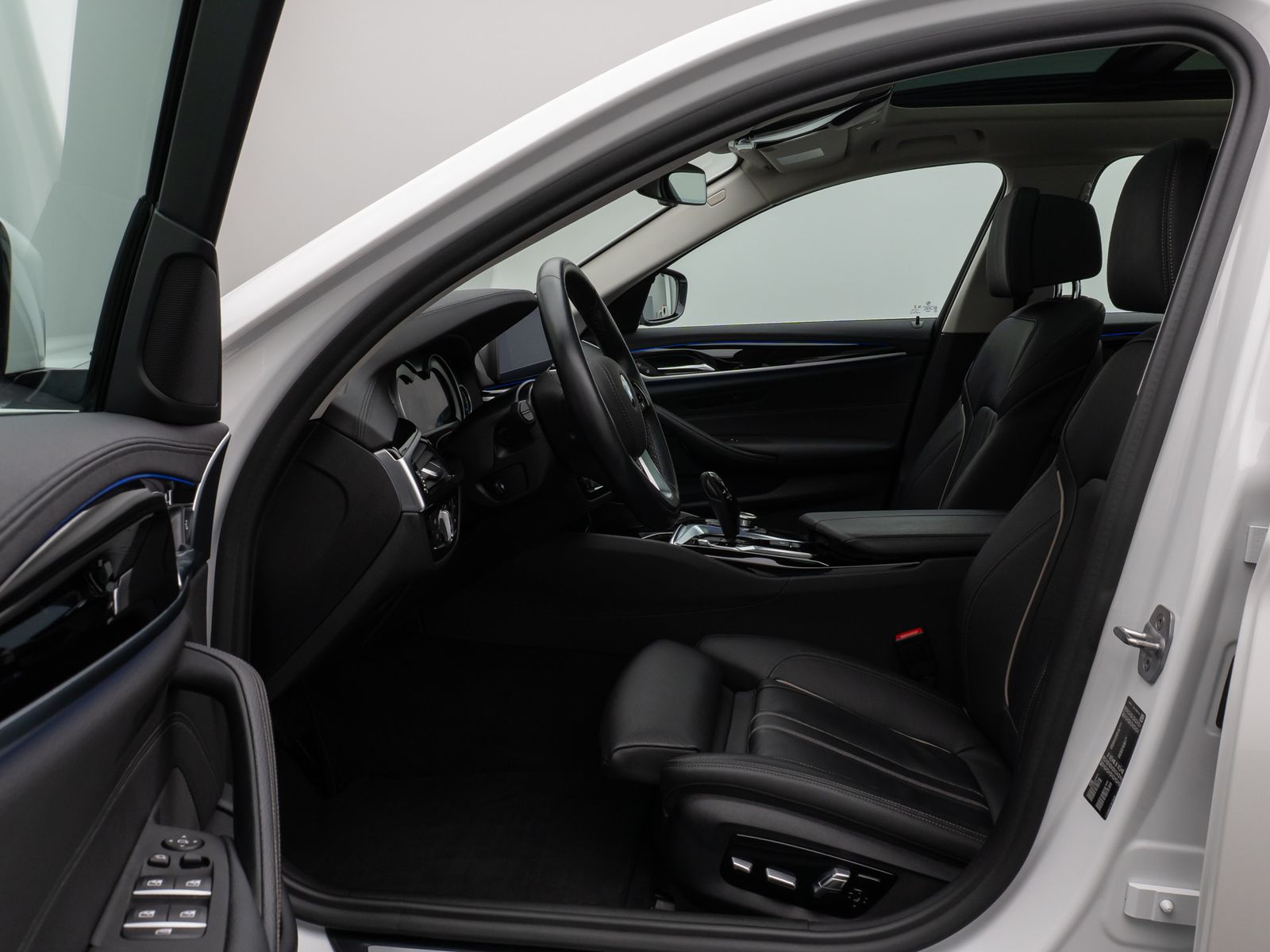 Fahrzeugabbildung BMW 520d Luxury Line Panorama Kamera HUD DAB HiFi