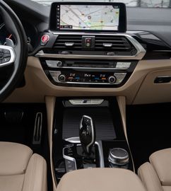 Fahrzeugabbildung BMW X3 M40 HUD|PANO|SHZ|SLÜ|H/K|AMBIENTE|GESTIK