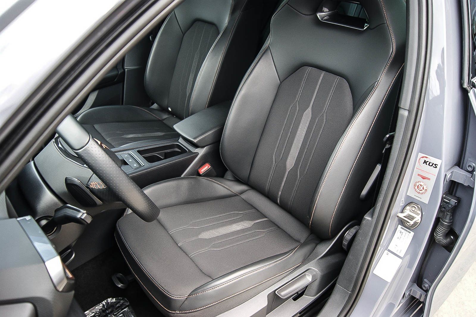 Fahrzeugabbildung CUPRA Leon Sportstourer e-HYBRID VIRTUAL ACC XL 1HAND