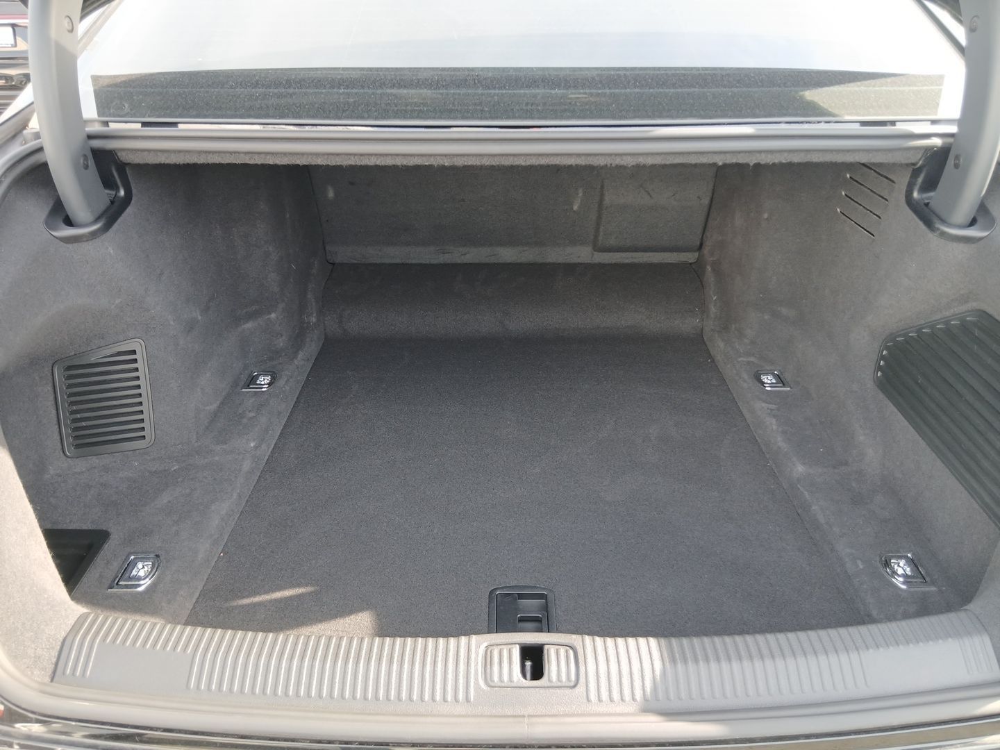 Audi A8 - Bild 17