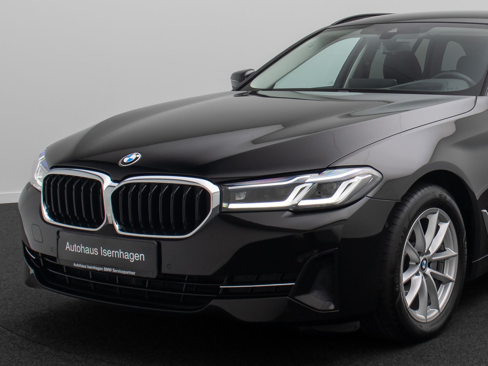 Fahrzeugabbildung BMW 520d Kamera Laser HUD DAB 4xKlima Alarm Komfort
