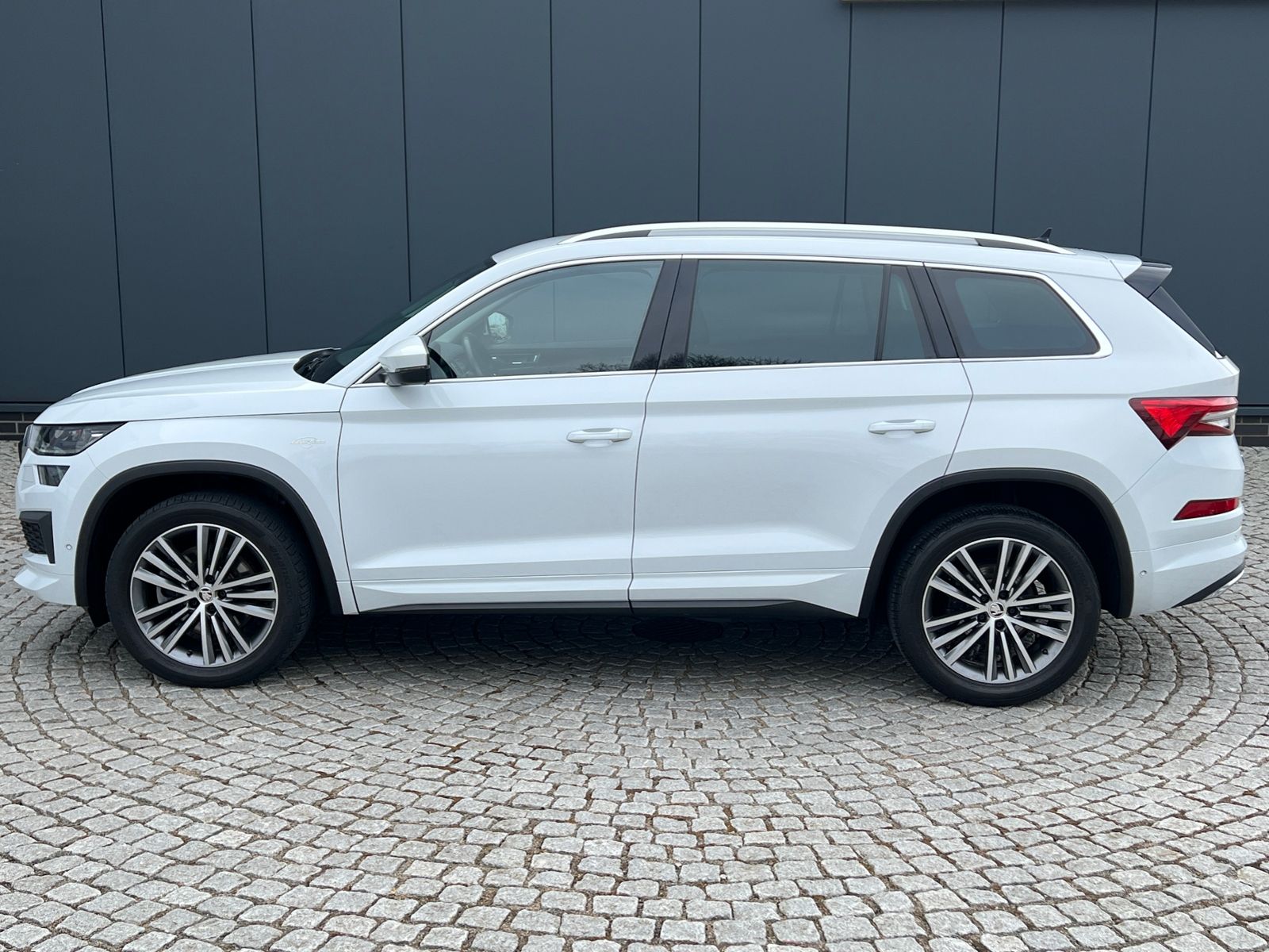 Fahrzeugabbildung SKODA Kodiaq L&K 2.0 TSI DSG 4x4 *AHK, CANTON, Standhz