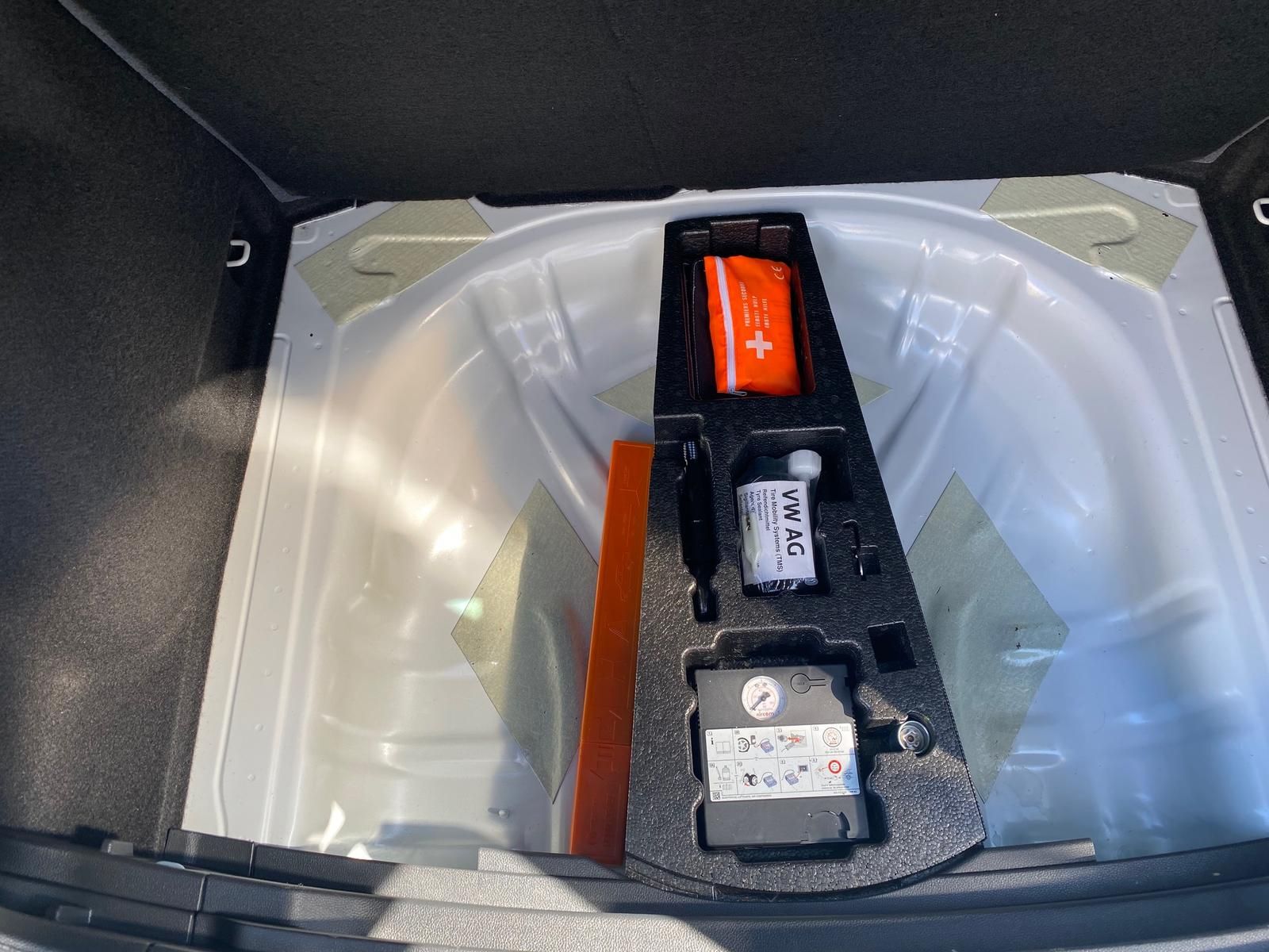 Fahrzeugabbildung SEAT Ateca 1.5 TSI FR APP+ACC+RFK+AHK+NAVI+SITZHEIZ