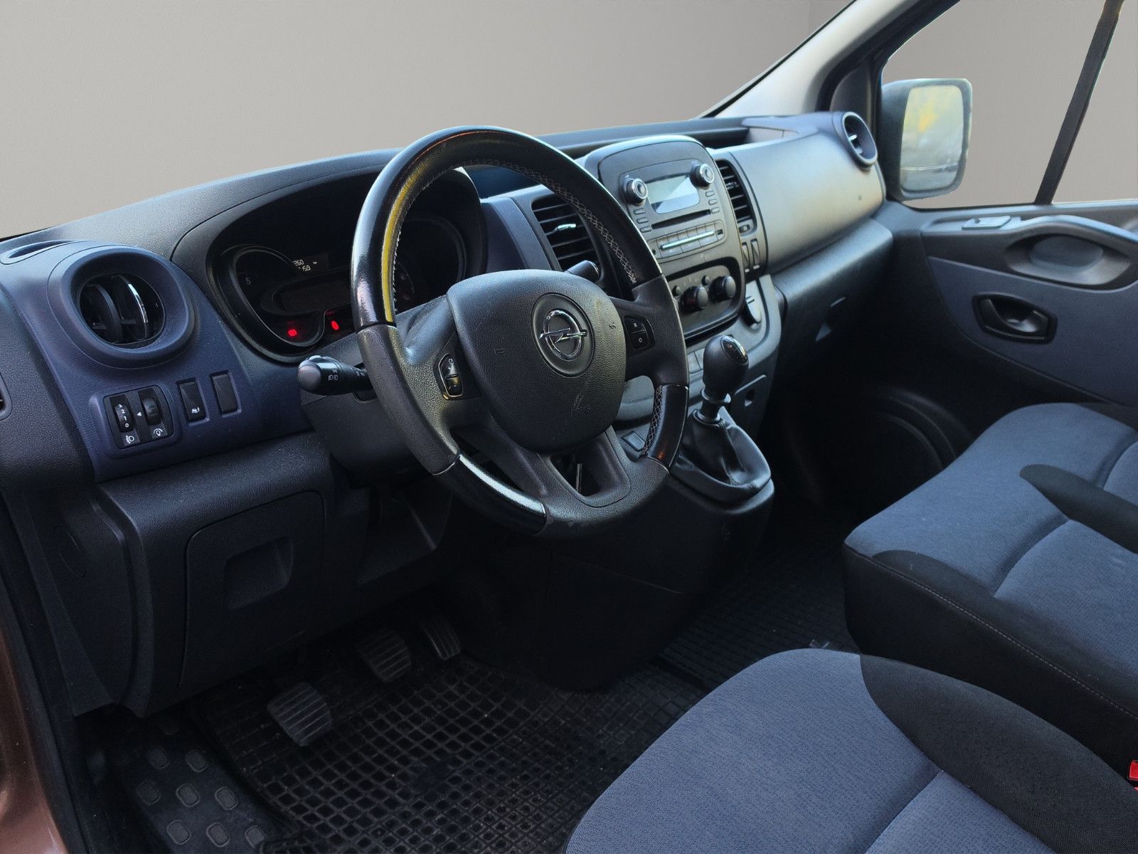 Fahrzeugabbildung Opel Vivaro B Kasten/Kombi Combi L1H1 2,7t 9-SITZER