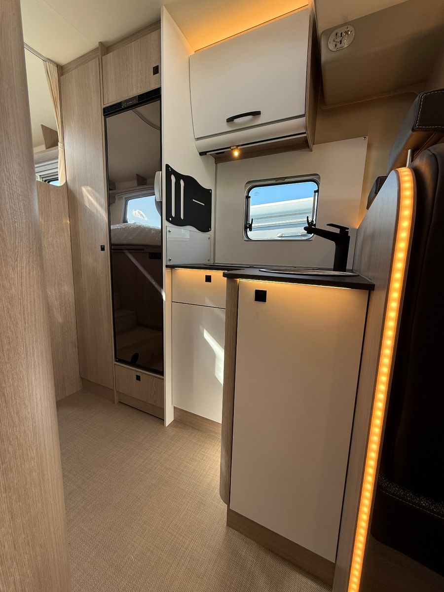 Fahrzeugabbildung Bürstner Lyseo Time Skyline 726G - Sie sparen 11.989€