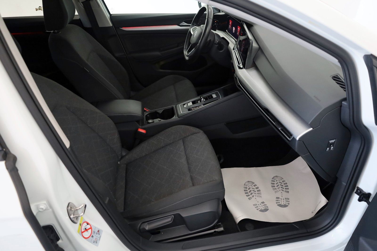 Fahrzeugabbildung Volkswagen Golf VIII Variant LIFE Navi,LED,Kamera,SH,PDC