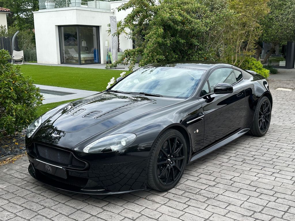 Aston Martin V12 Vantage