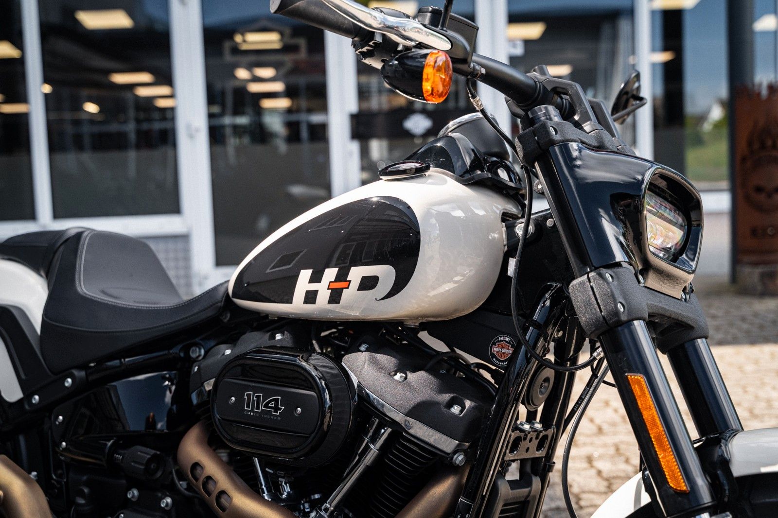 Fahrzeugabbildung Harley-Davidson FAT BOB 114 cui SOFTAIL - JEKILL & HYDE