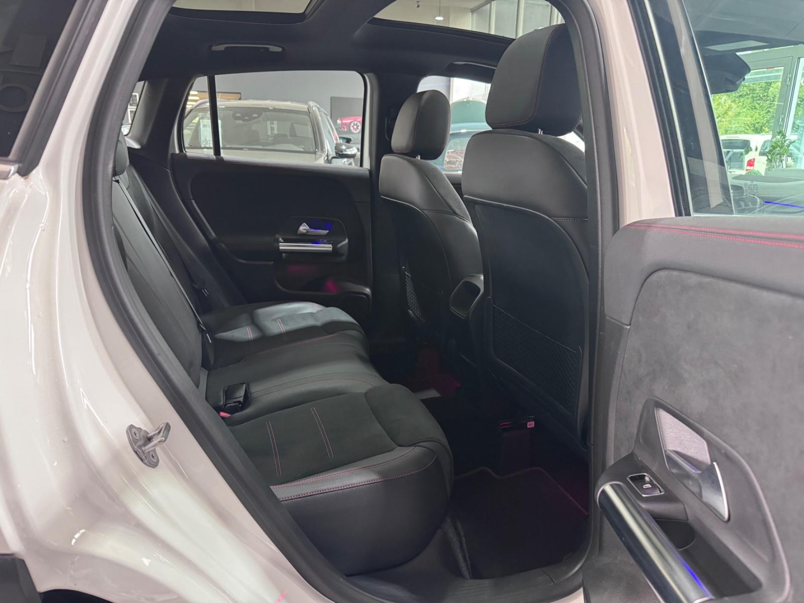 Mercedes-Benz GLA 200 AMG*MEMORY*LED*PANORAMA*AHK*KAMERA