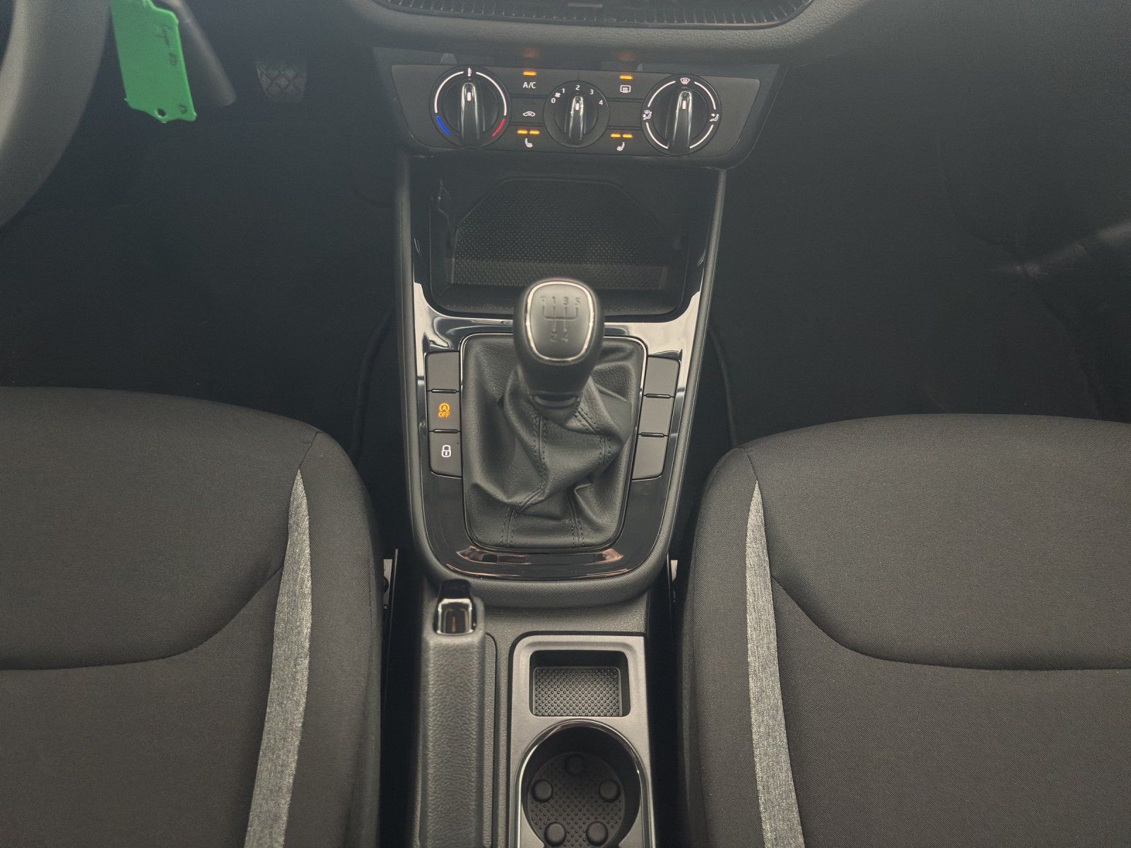 Fahrzeugabbildung SKODA Fabia Essence 1,0 TSI 70 kW Klima/PDC/LMF/Lane