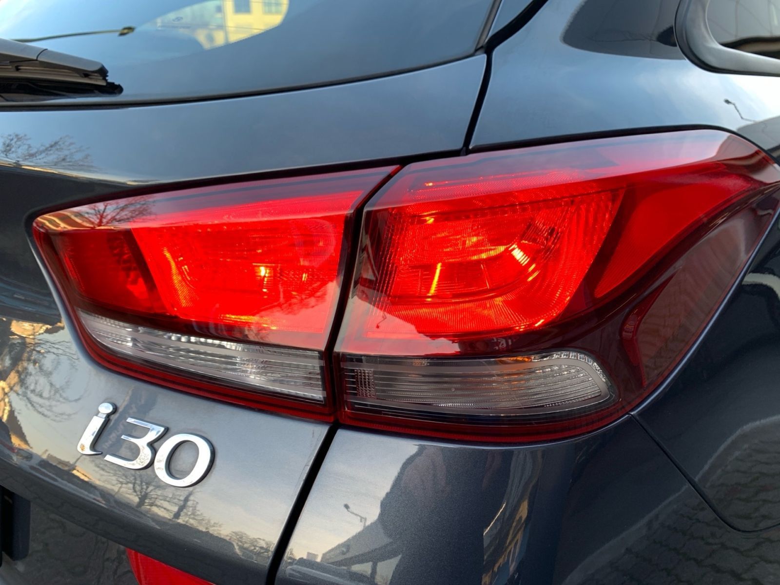 Fahrzeugabbildung Hyundai i30 Kombi 1.0 T-GDI Intro Edition Mild-Hybrid AH