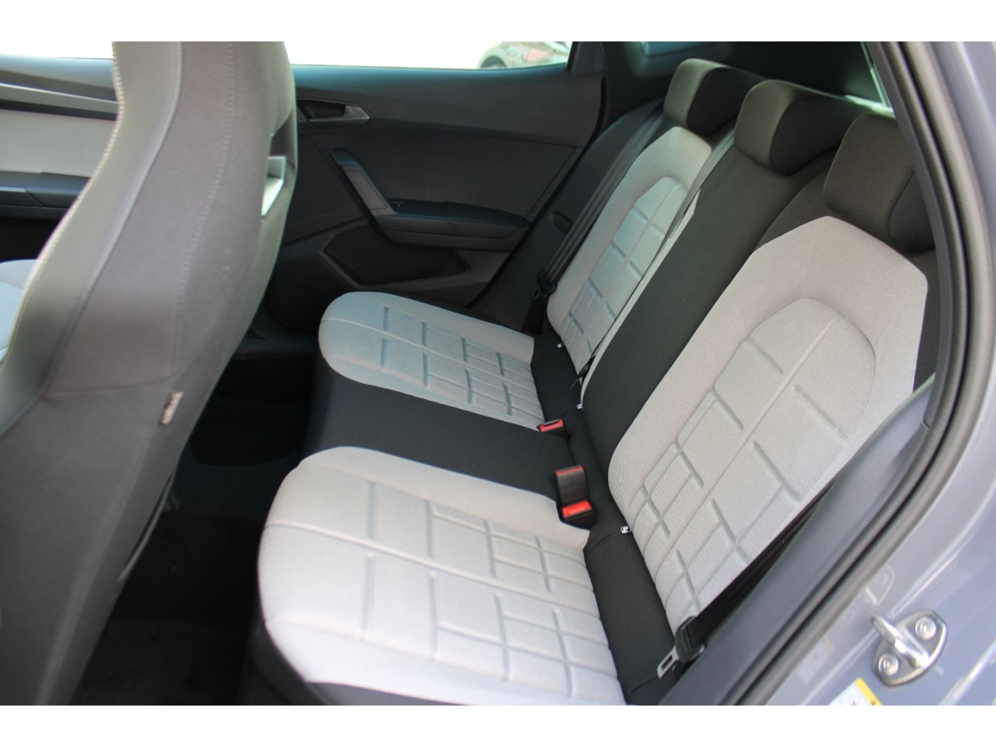 Fahrzeugabbildung SEAT Arona 1.5 TSI 110 kW FR DSG 10J Gar. ACC LED AHK
