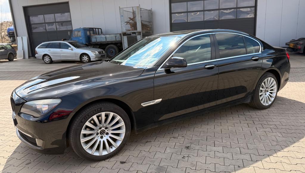 BMW 730
