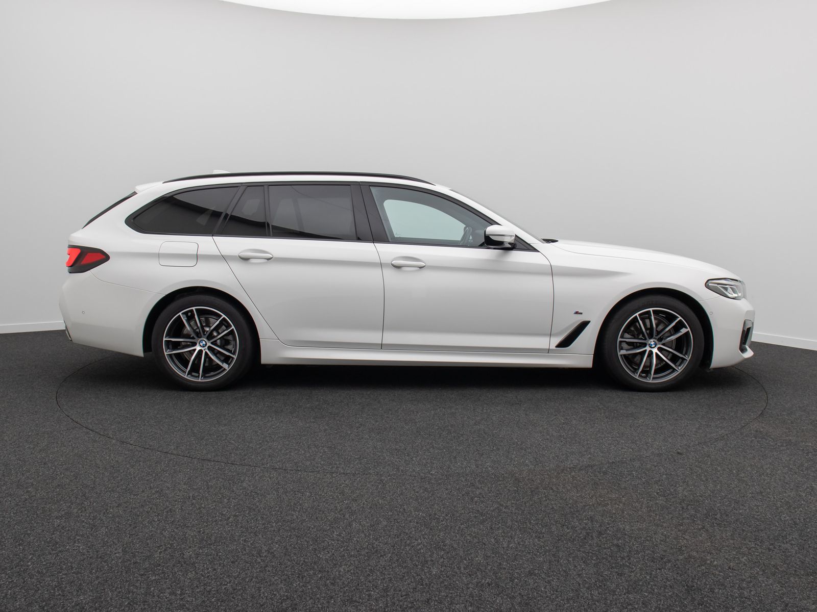 Fahrzeugabbildung BMW 520d xD M Sport HUD Kamera DAB Alarm AHK 18Zoll