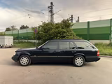Mercedes-Benz W124 E 220 T-Modell  - Mercedes-Benz E 220 mit Benzin-Antrieb: Kombi, Automatik