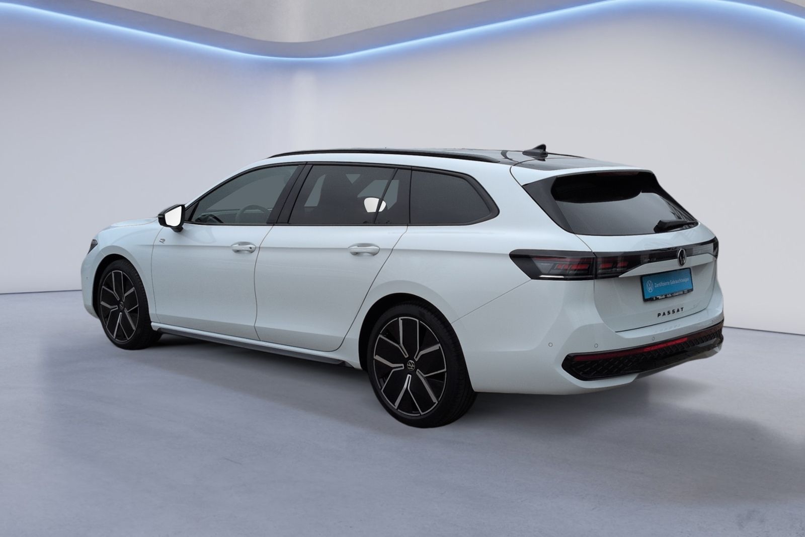 Passat R-Line 2.0 TDI 4MO DSG PANO+STHZ+AHK+