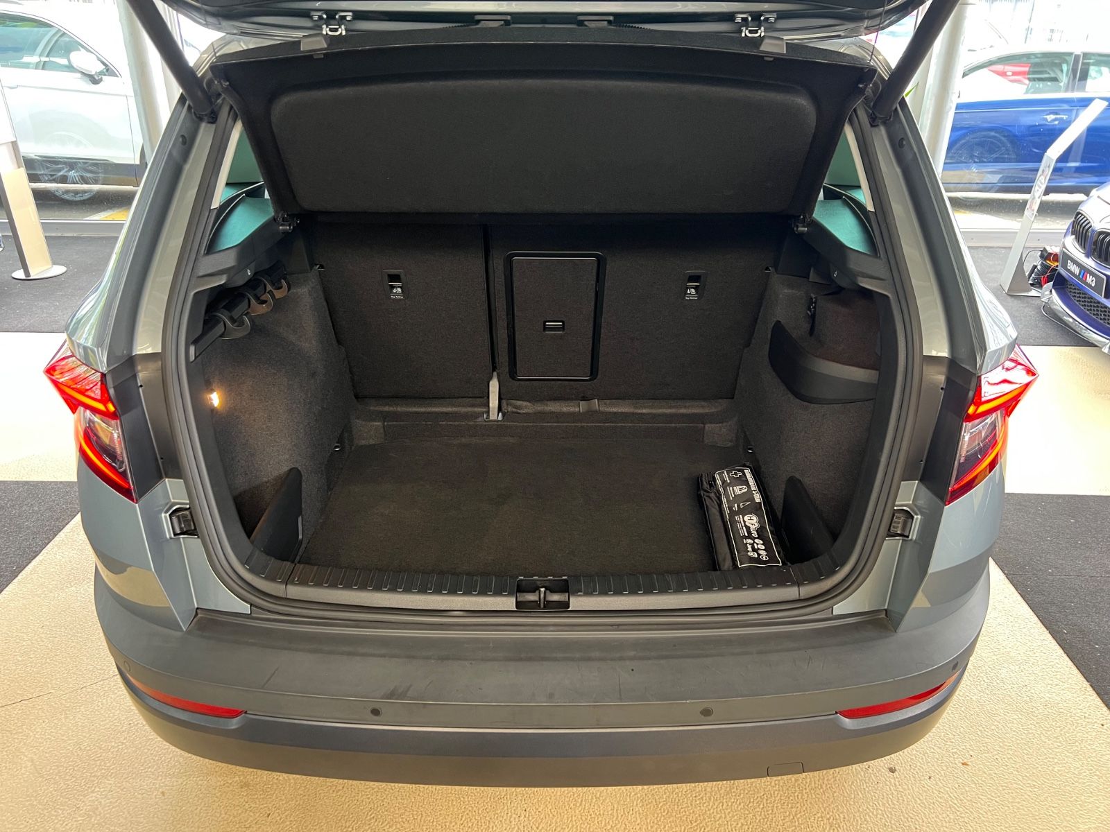 Fahrzeugabbildung SKODA Karoq Style 1.5 DSG *NAVI*KAMERA*CAR-PLAY*AHK*