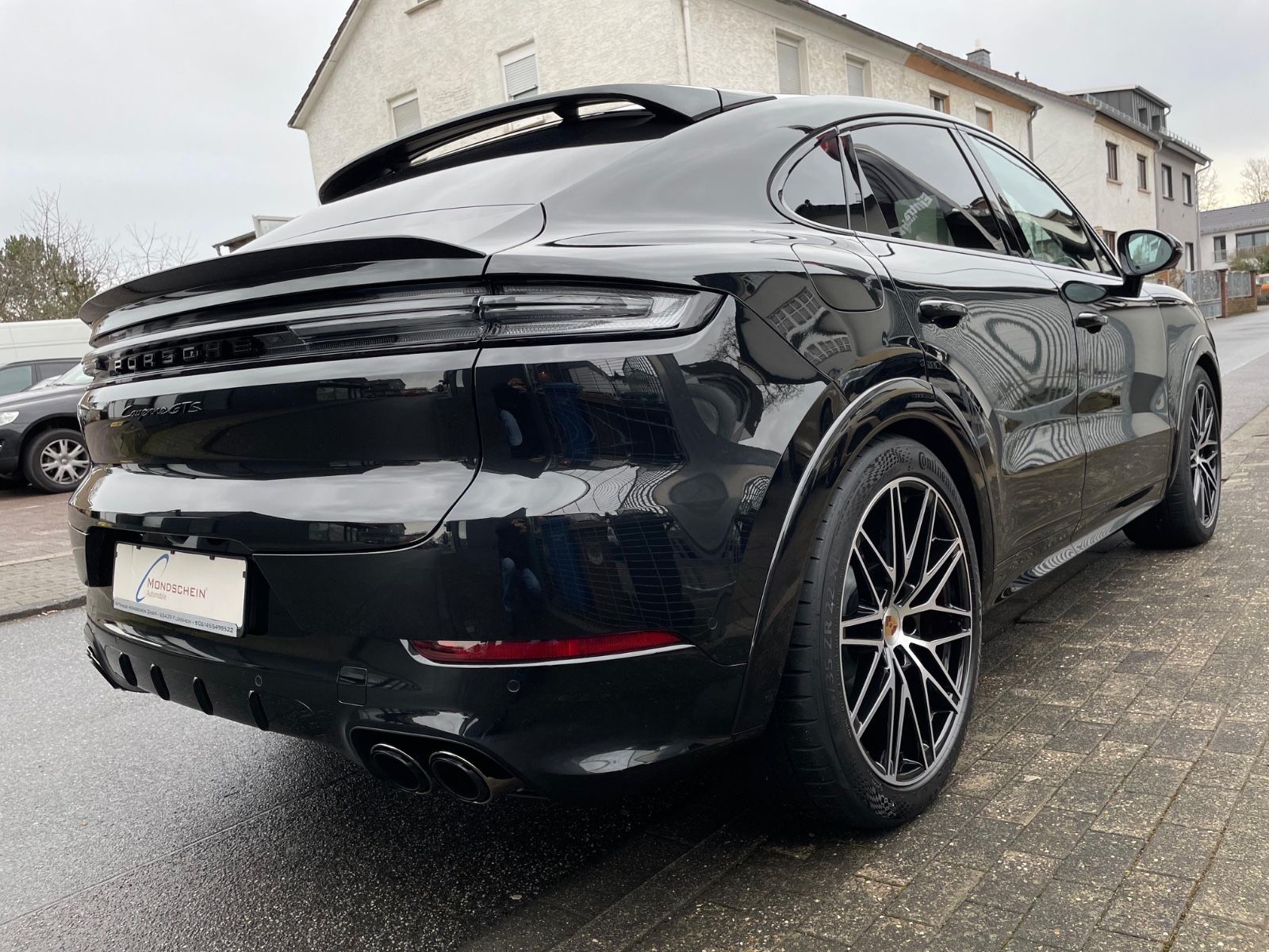 Fahrzeugabbildung Porsche Cayenne GTS Coupé |HUD|Matrix|ACC|AHK|Carbon|22"