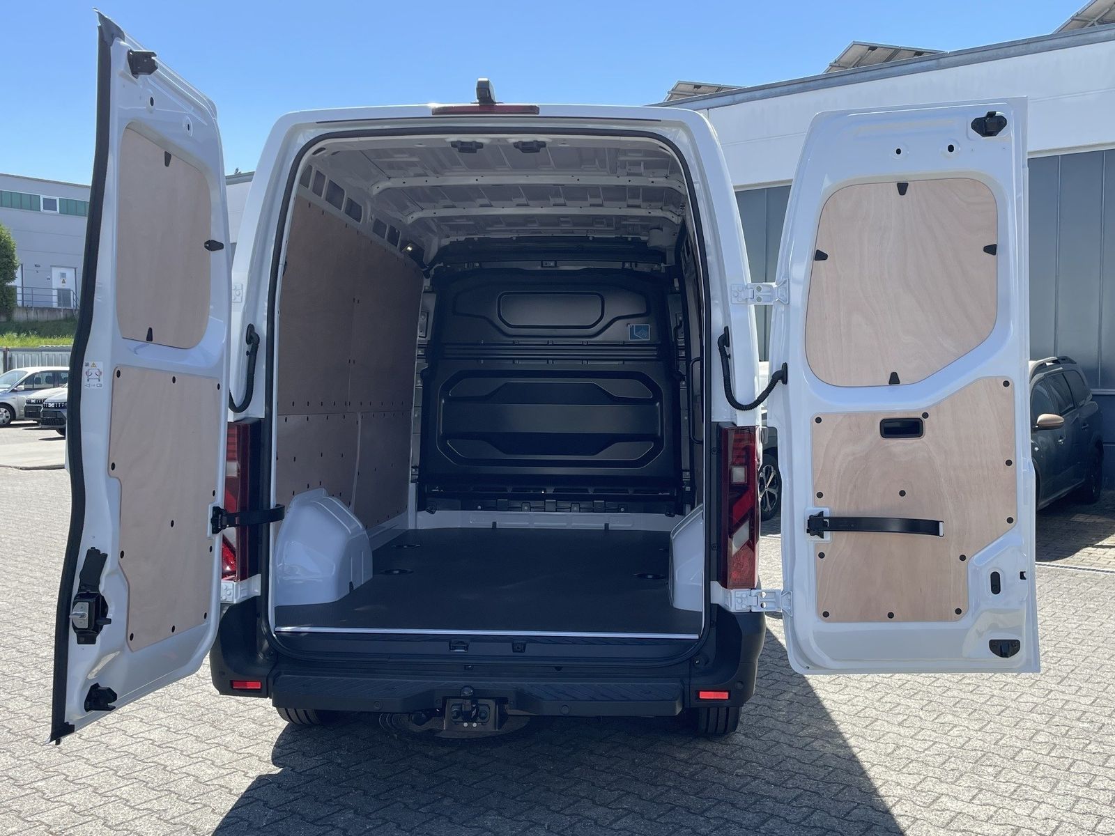 Fahrzeugabbildung Renault Master Kasten extra L2H2 3,5t DCi 150